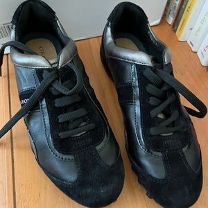 Geox women’s Black and Gold Golf Sneakers